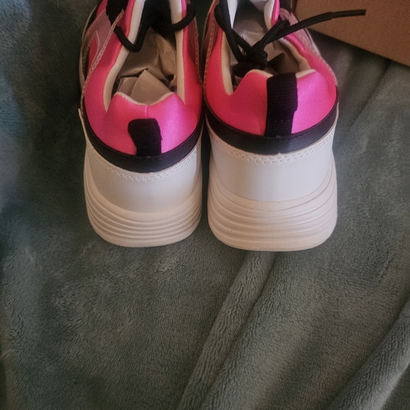 Forever Link Pink and White Women's Sneakers - Picture 4 of 8